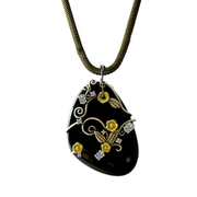 LUSH Pendant Necklace in Onyx and 18KT Gold
